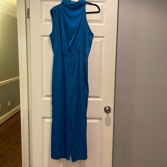 NWT XL blue pants suit. Bright blue half full sleeve button and zip back. - Picture 2 of 5